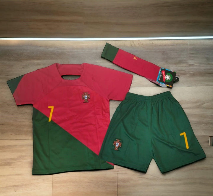 סט של חליפת כדורגל הכוללת גרביים של נבחרת פורטוגל- רונאלדו
