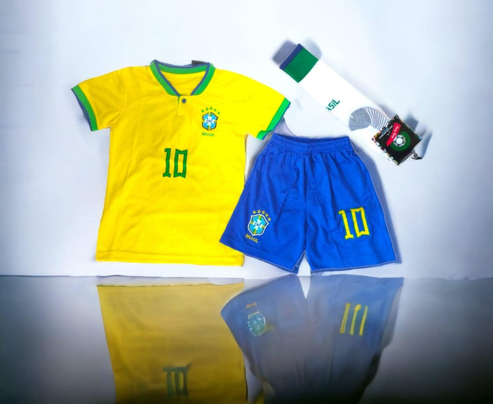 סט חליפת כדורגל הכוללת גרביים של נבחרת ברזיל